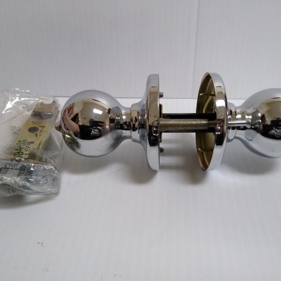 Kwikset Polo Round Privacy Door Knob Chrome - Picture 2 of 13